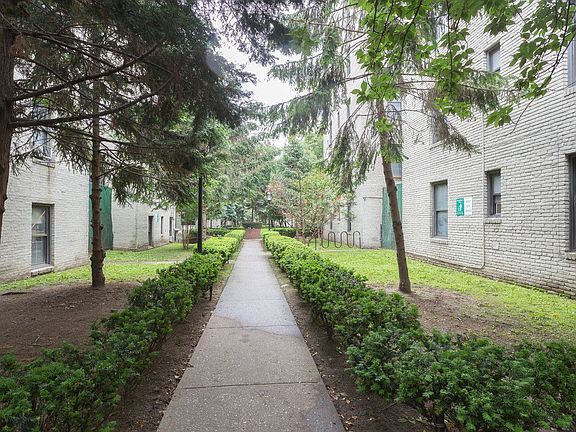 3rd image of 2168 35th St APT 4H