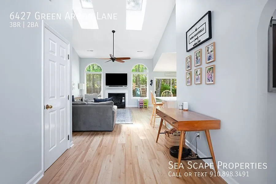 Furnished Coastal Retreat Near Wrightsville Beach In Desirable Masonboro Neighborhood — Photo 3
