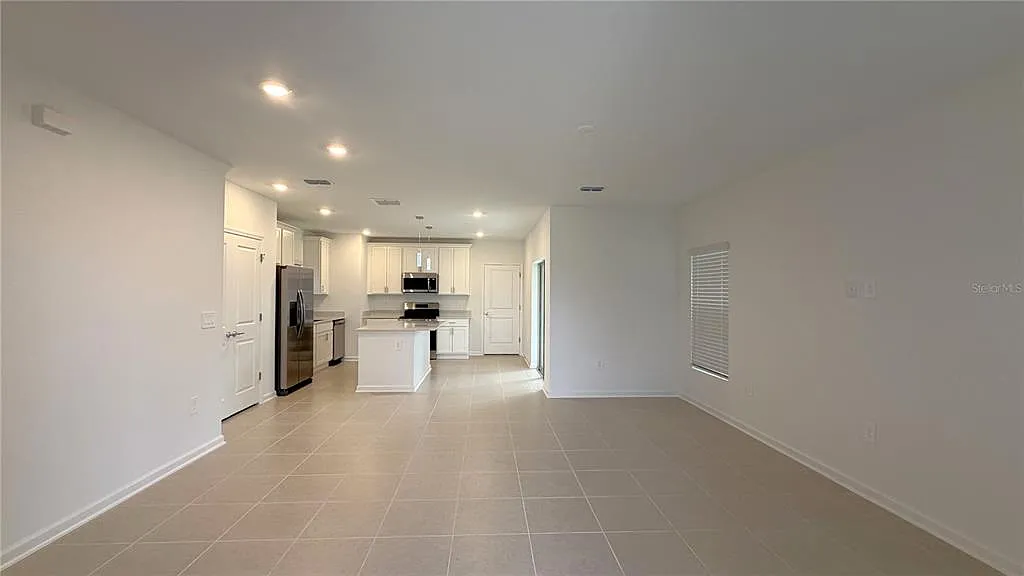 3 bed, 2.5 bath, 1647 sqft, $2,600 — Photo 2