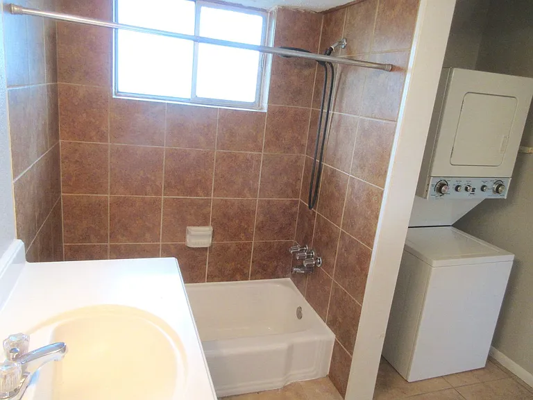 1230 Shadowdale Dr #6 — Photo 14
