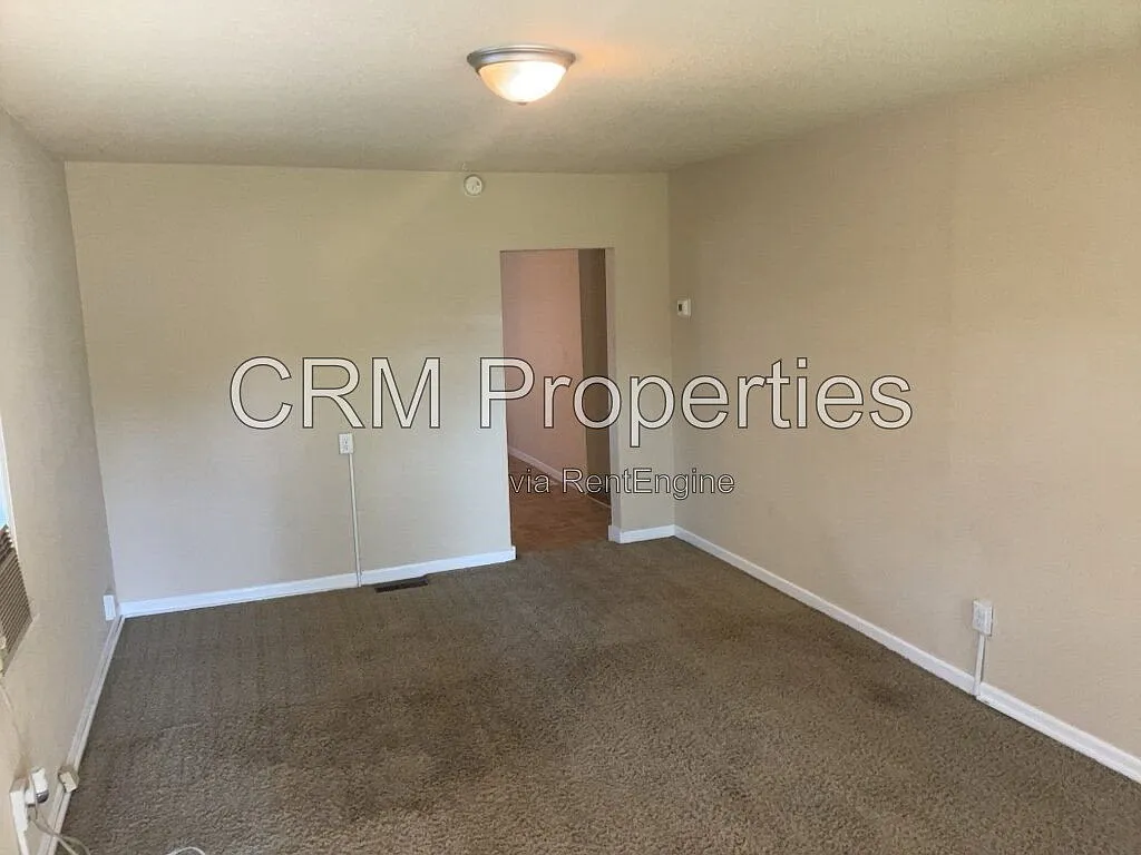 2 bed, 1.0 bath, 768 sqft, $900 — Photo 2