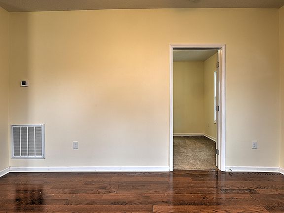 5th image of 422 Wilson Ave