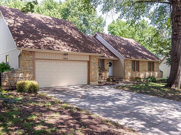 5th image of 1912 NW Manor Dr