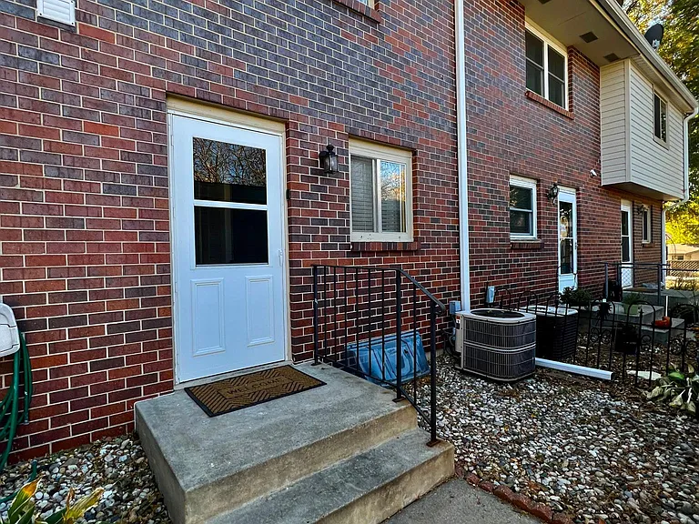 5044 Southwood Cir — Photo 2