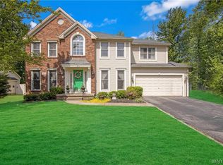 10 Crystal Springs Ln, East Amherst, NY 14051