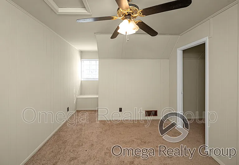 5827 Darien Dr — Photo 33