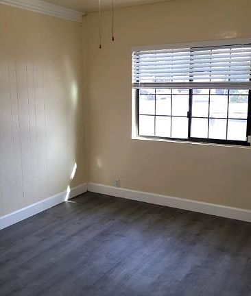 4th image of 8021 McNulty Ave