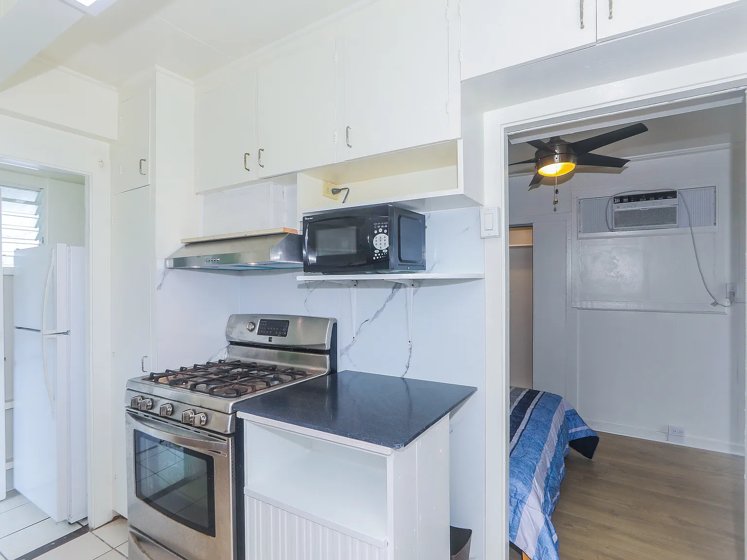 2534 E Manoa Rd — Photo 4