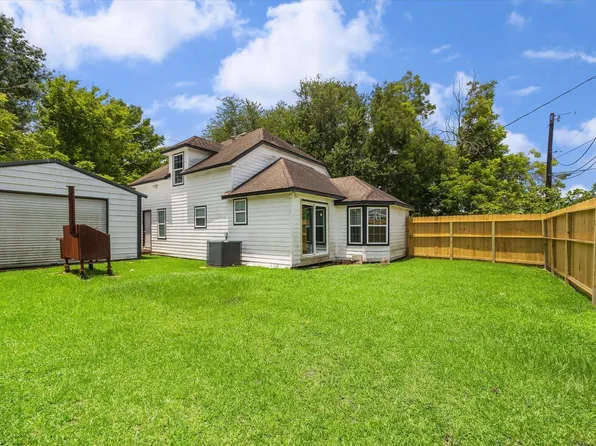 3702 Chanterway St, Bacliff, TX 77518