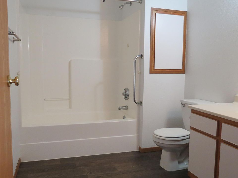 2nd image of 544 E 30th St