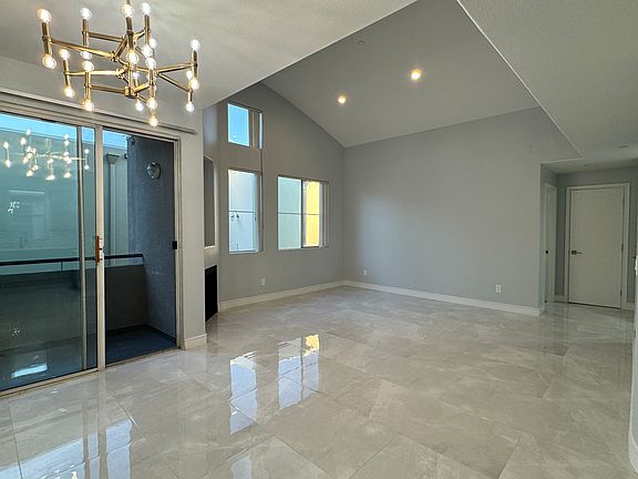 4th image of 12222 Moorpark St APT 302