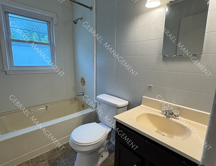952 Salisbury Ave — Photo 6