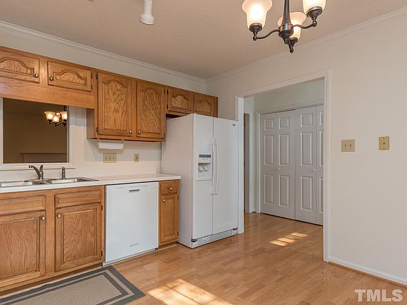 5th image of 127 Riverwalk Cir