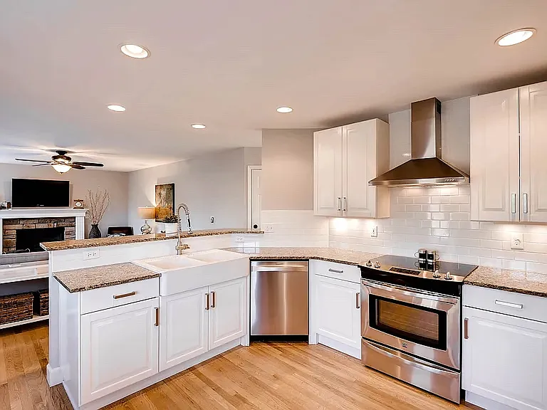 1315 Iris Cir — Photo 3