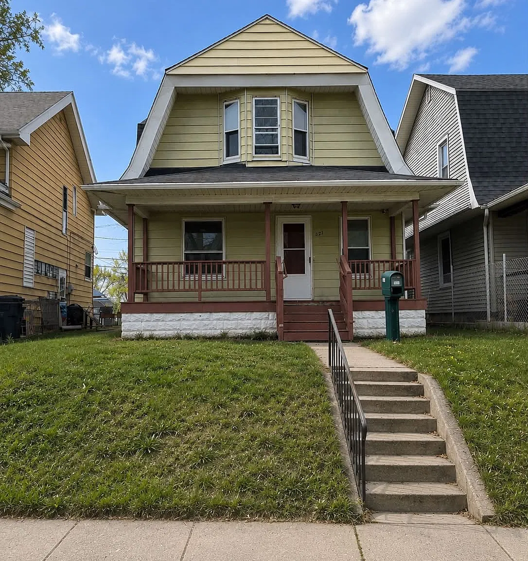 3 bed, 1176 sqft, $1,100 — Photo 1