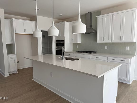 3rd image of 912 Fetching Pl #343