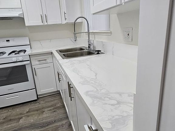 4th image of 14300 Chestnut St #227