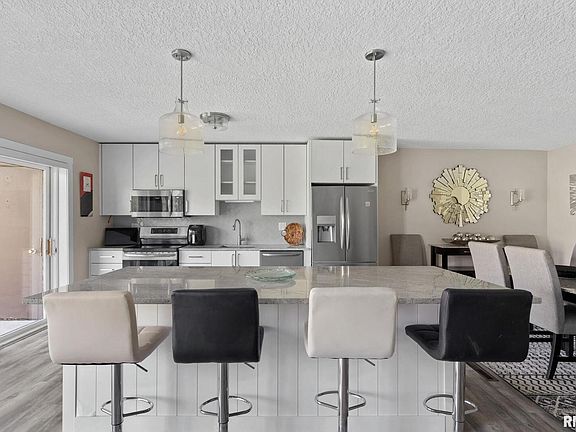 5th image of 4150 E 60th St APT 601
