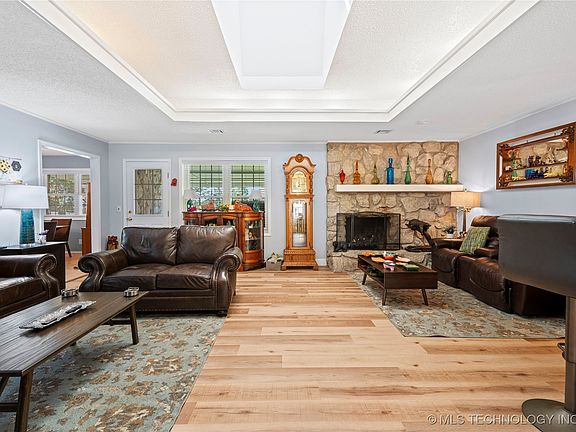 3rd image of 4821 SE Barlow Dr