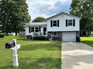 220 1/2 Fair Ave, Middlebourne, WV 26149