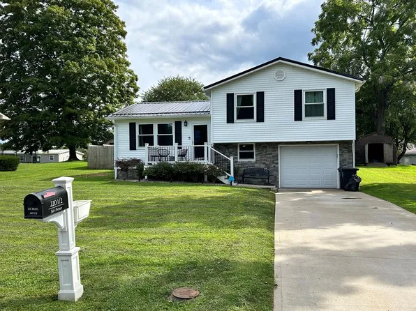 220 1/2 Fair Ave, Middlebourne, WV 26149