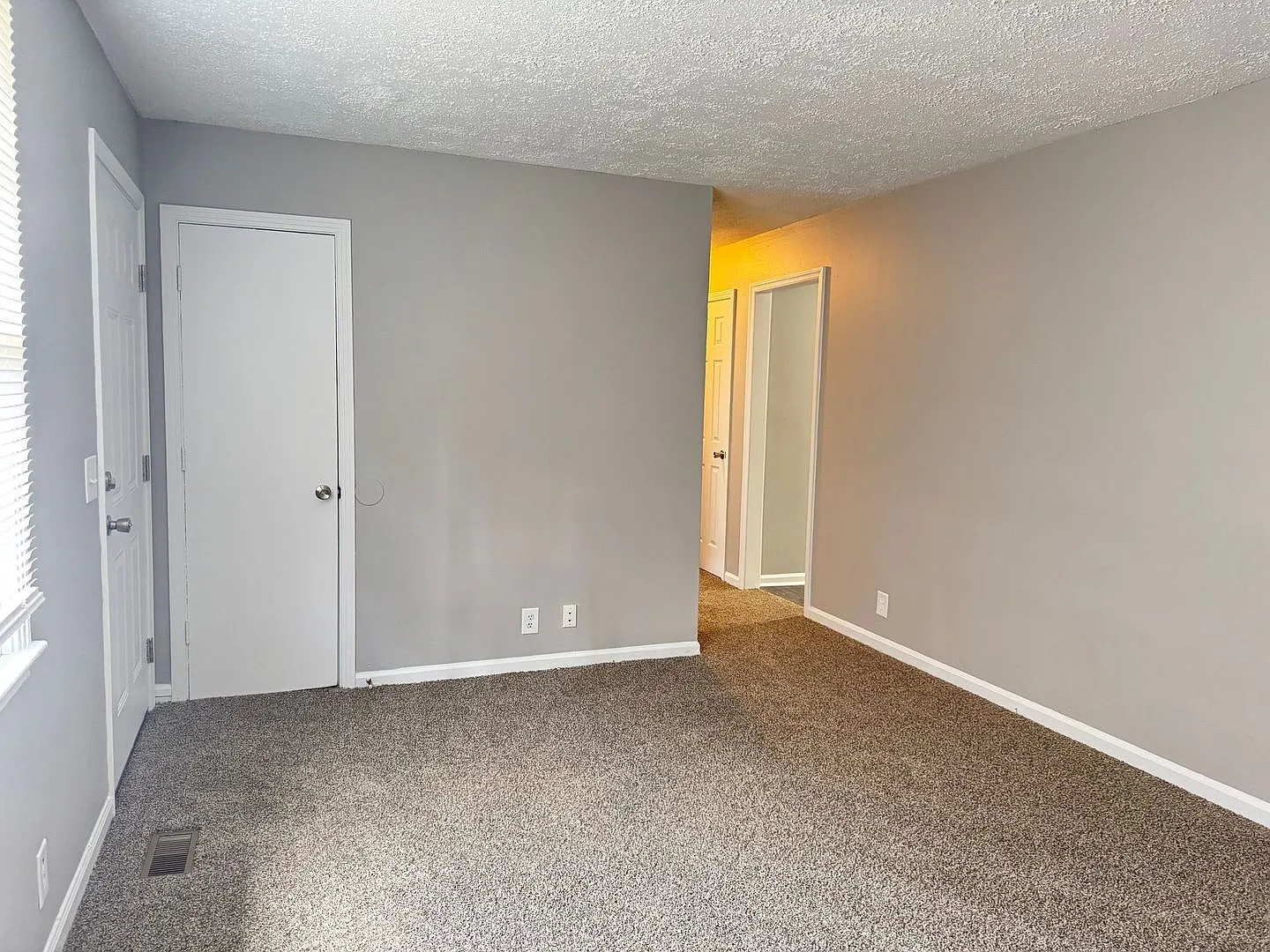 Great location 3 bedroom 1 bath home near St. B! — Photo 3