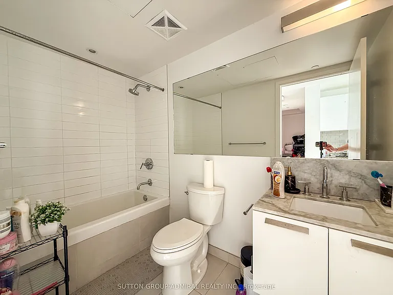 42 Charles St E #2204 — Photo 10