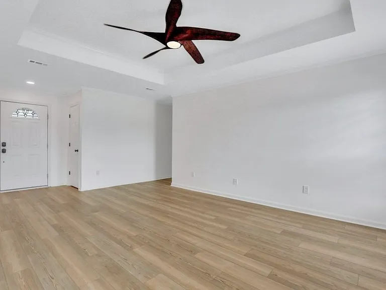 138 Wayfair Ln — Photo 9
