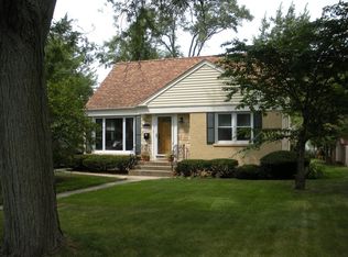 114 Mohawk Dr, Clarendon Hills, IL