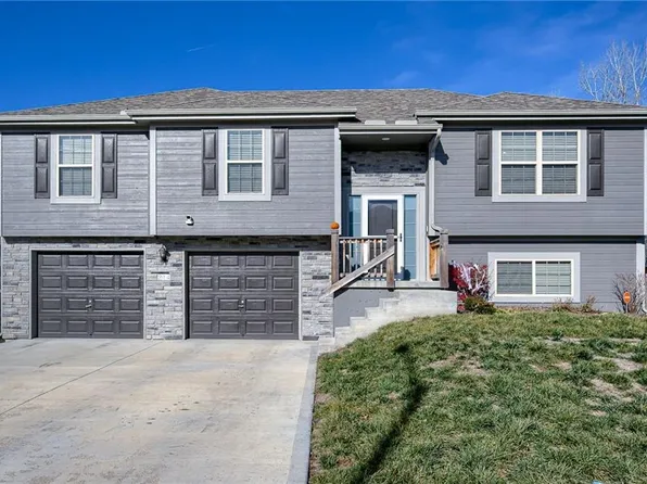 214 NE Greystone Way, Grain Valley, MO 64029