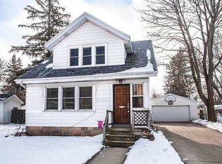 135 3rd St, Oconomowoc, WI 53066