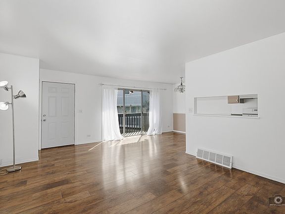3rd image of 226 Elkhorn Ct Unit B