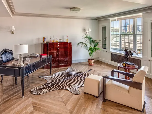 995 5th Avenue image 3 of 4