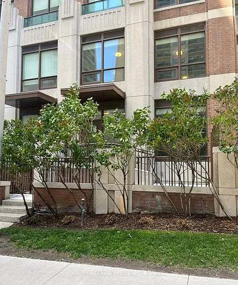 310 Tweedsmuir Ave #Townhouse 4 — Photo 4