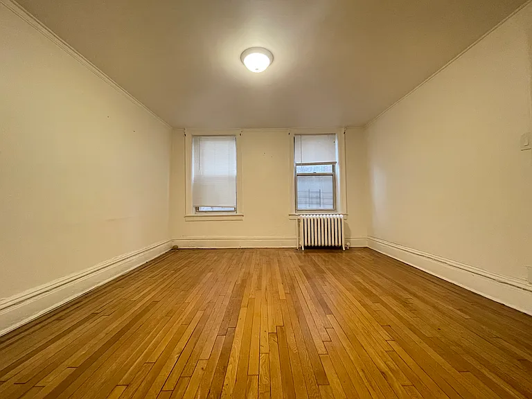 17 Gifford Ave #13E — Photo 4