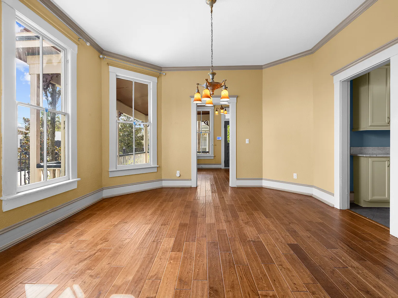 4 bed, 1958 sqft, $2,595 — Photo 4