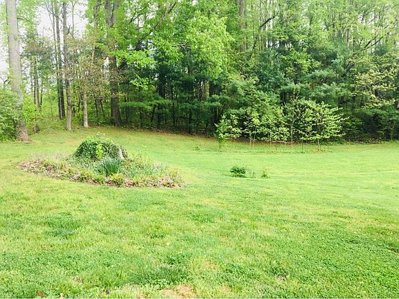 4th image of 220 Shenandoah Dr