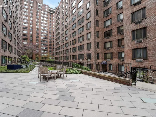 420 East 64th Street E5A image 14 of 14