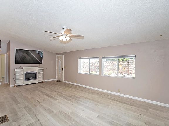 5th image of 13239 E 49th Dr