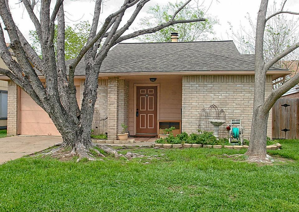 Welcome Home to 19218 Cypress Canyon.