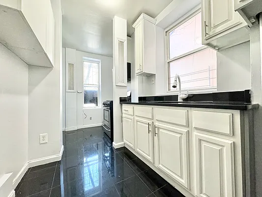 Rented by Pear NYC LLC | media 24