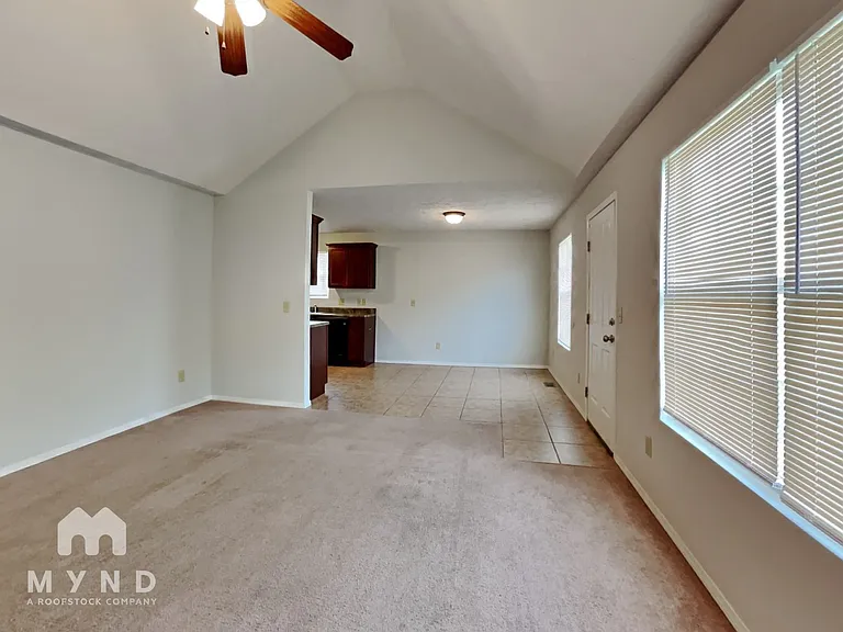 1305 S Marseilles Ave — Photo 2