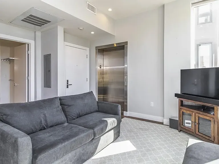 1672 Washington St #301 — Photo 5
