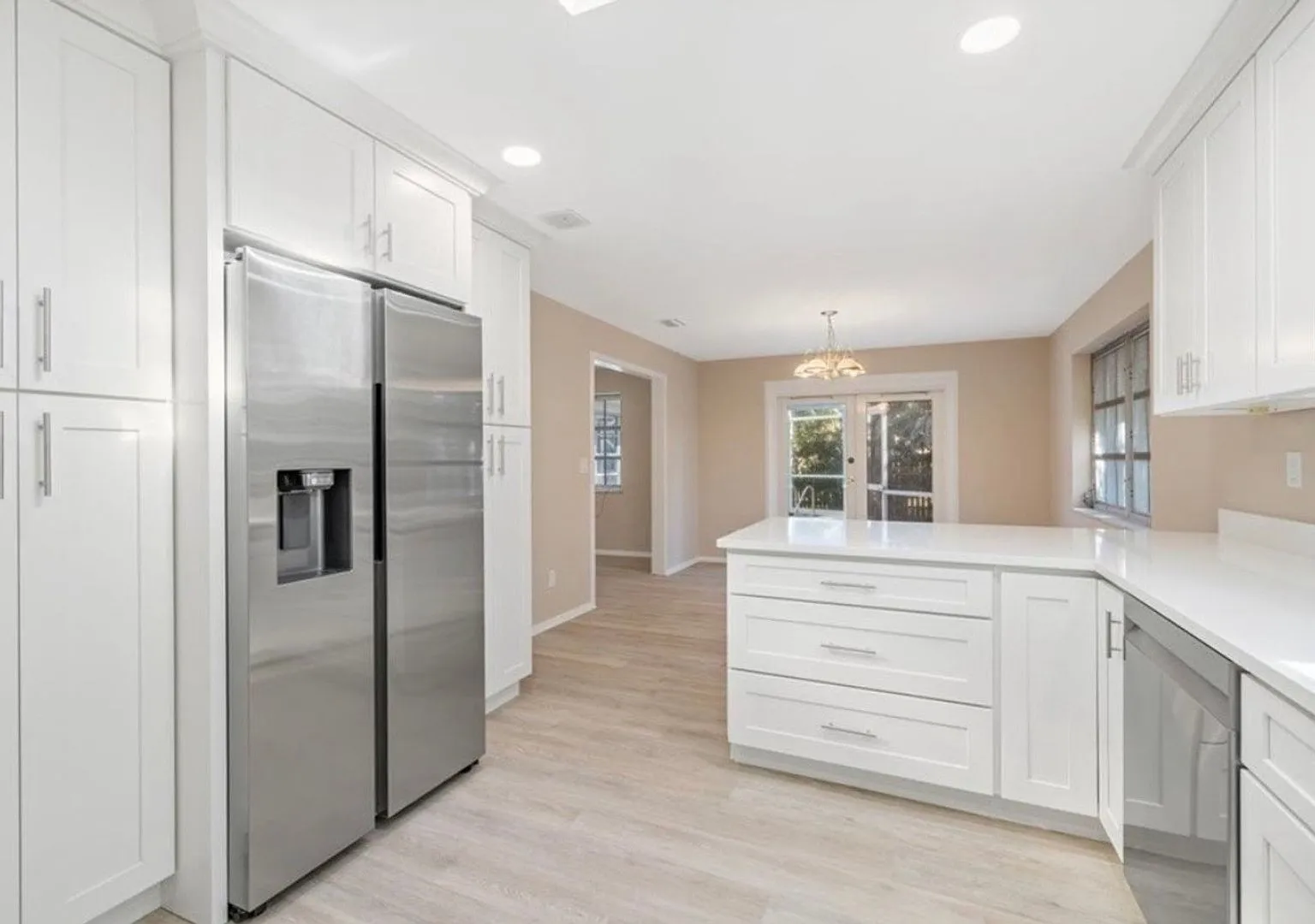 2 Bedroom 2 Bath Pool Home for Rent — Photo 4