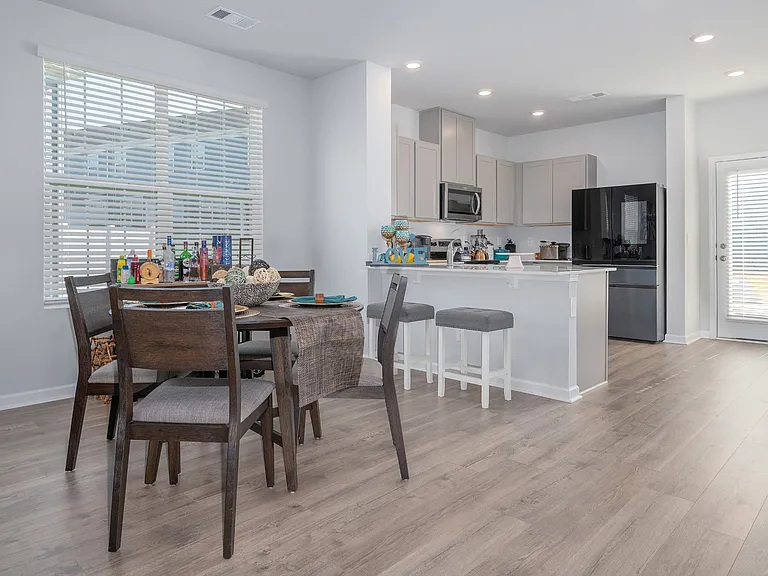 447 Augustine Dr — Photo 5