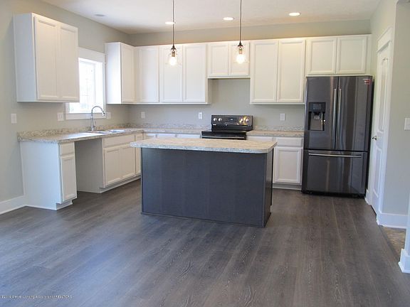 2nd image of 517 Oakwood Dr