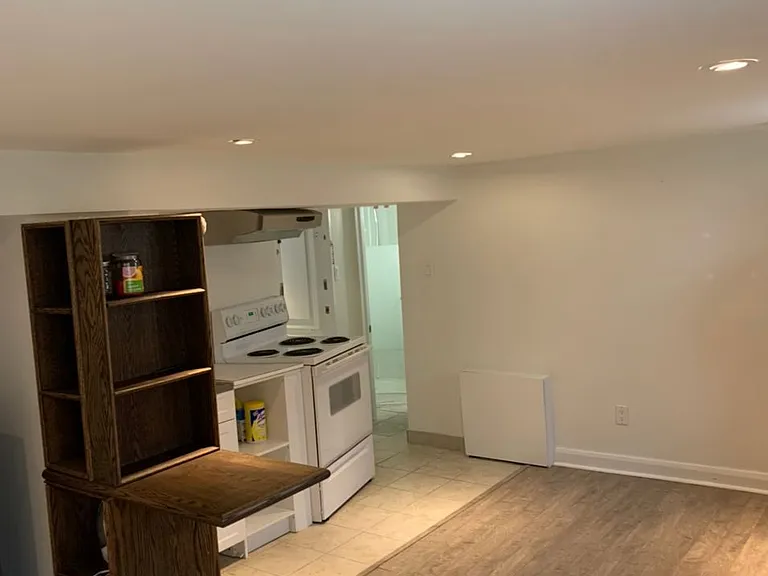 39 Winston Park Blvd #BACHELOR — Photo 2
