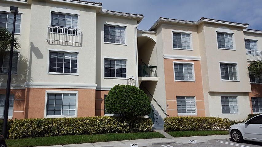 2nd image of 10201 Myrtlewood Cir W #10201