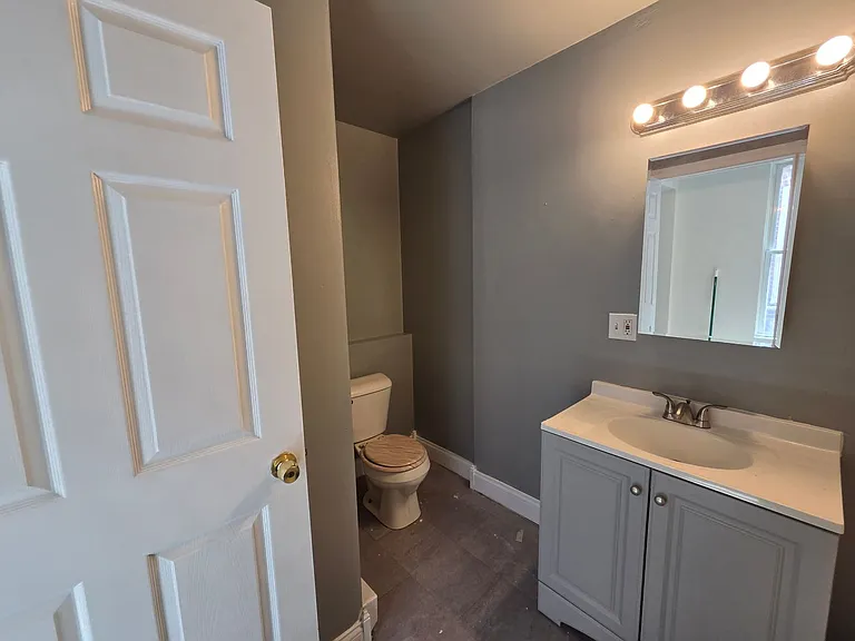 126 N Madison St — Photo 6