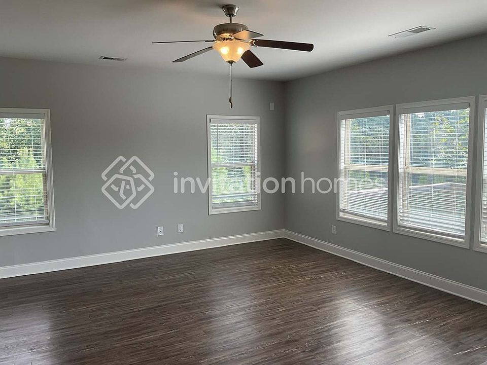 1st image of 33 Birch Point Ct